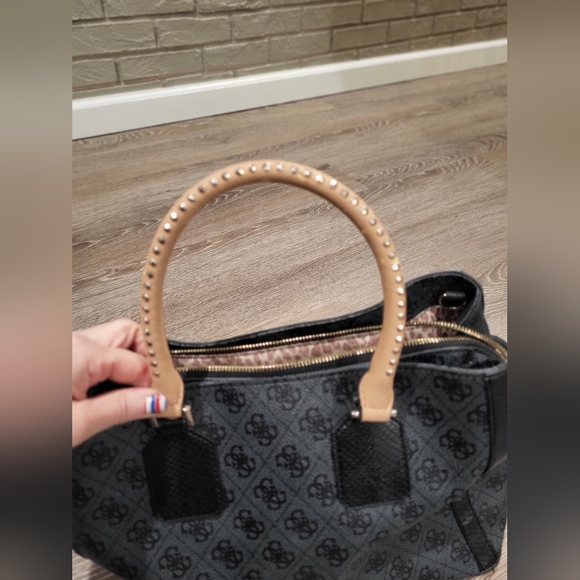 GUESS black and tan purse - Picture 13 of 16